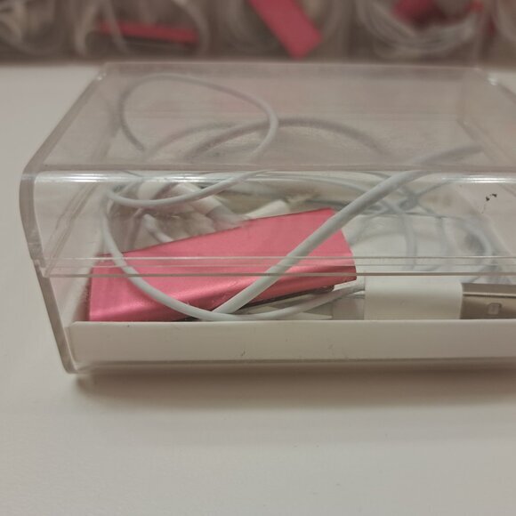 1X Apple IPod Shuffle 3rd Generation Pink 2gb Very Good To Like New - Picture 5 of 16